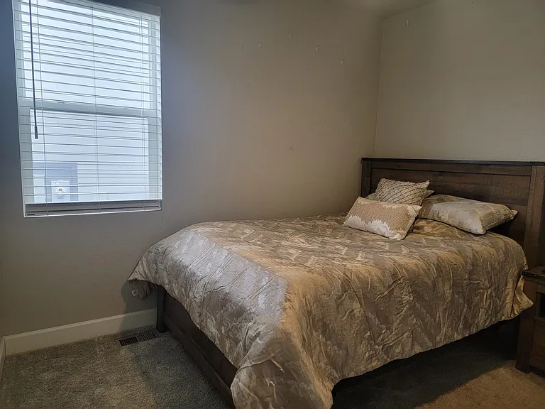 Tree Sparrow Ave — Photo 4