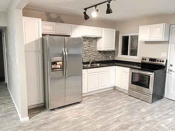 5th image of 1619 W Granview Dr