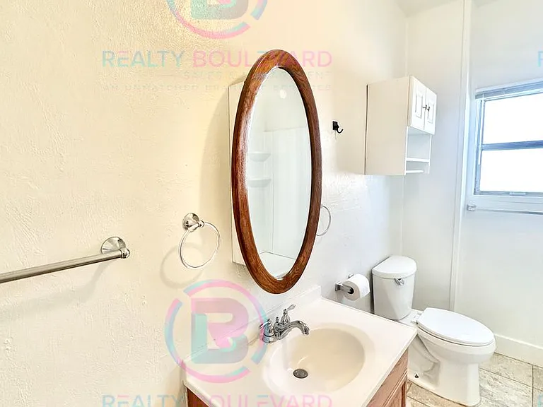 815 Jones St — Photo 15