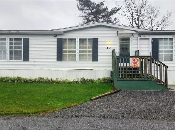 47 Green Village Dr, Lima, NY 14485