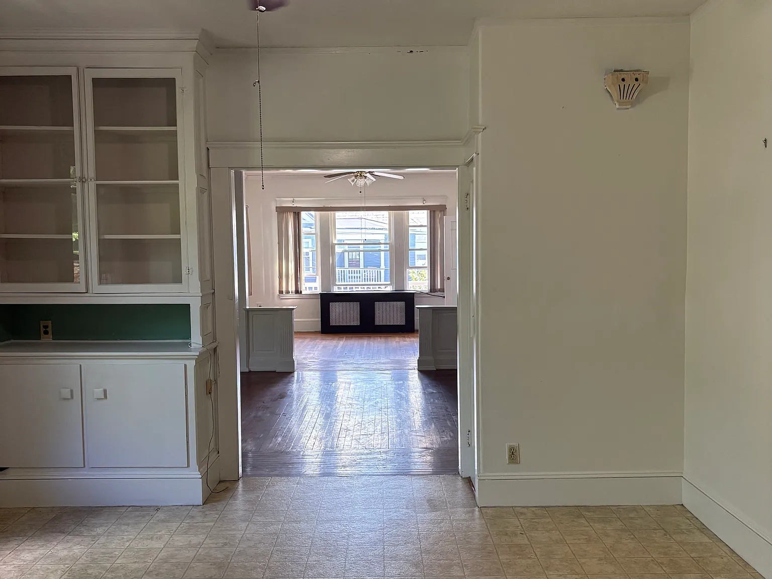 3 bed, 1300 sqft, $2,000 — Photo 2