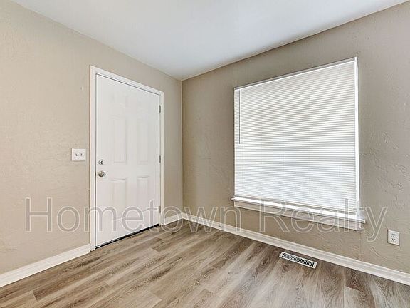 3rd image of 1416 NE 40th St