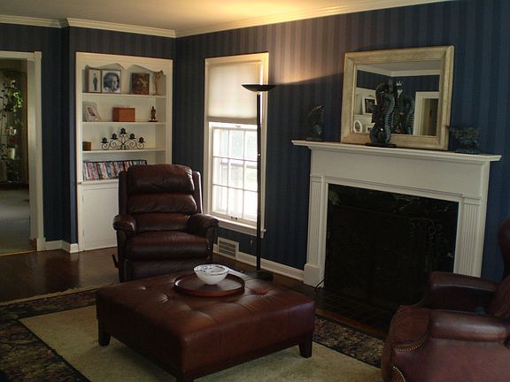 living room/hardwood floors, gas fireplace 