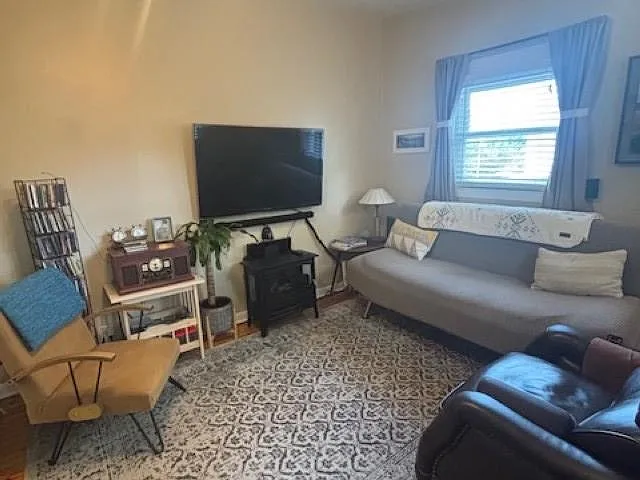 2 bed, 682 sqft, $975 — Photo 2