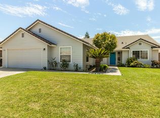 336 E Ramblewood Dr, Dinuba, CA