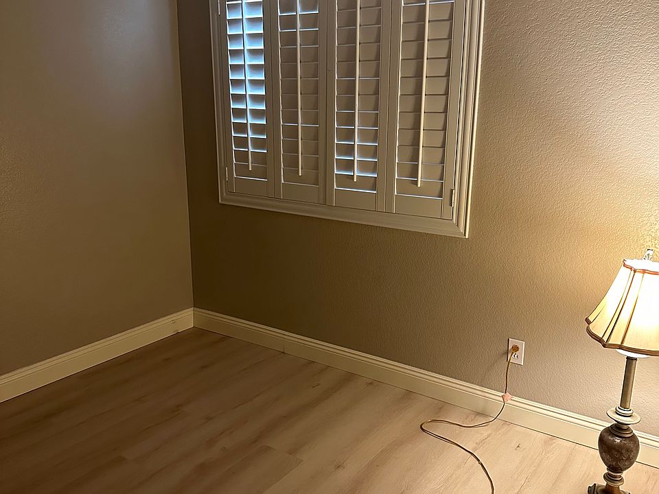 1st image of 1120 E El Campo Grande Ave