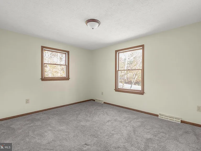 22397 Armstrong Dr — Photo 32
