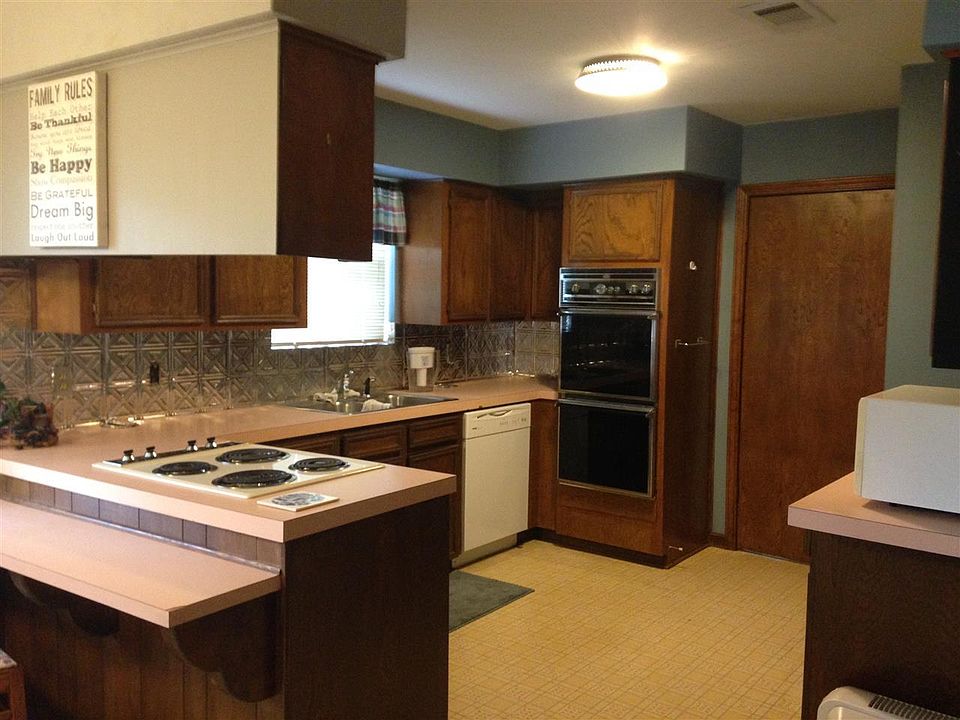2nd image of 202 Browning St