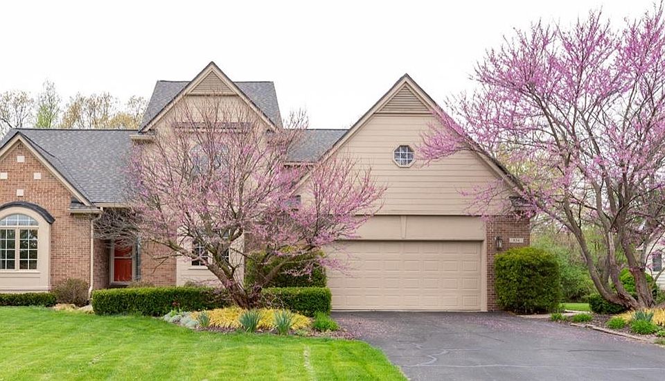 1st image of 834 Fairway Park Dr