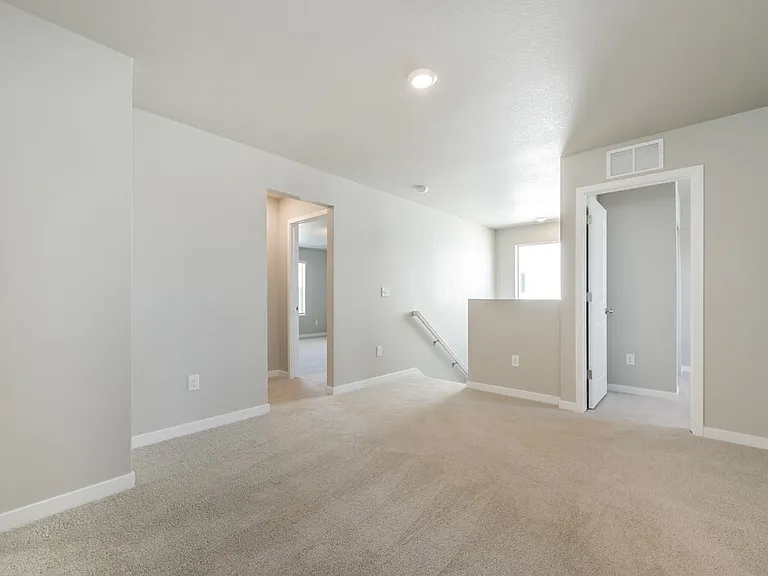 2170 Christina St — Photo 9