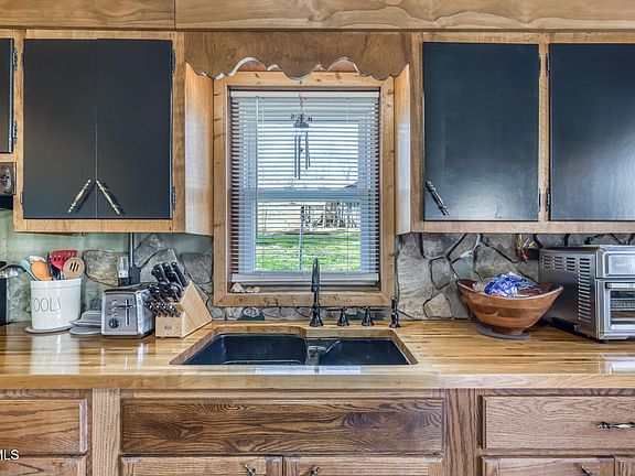 5th image of 105 Hubbard Rd