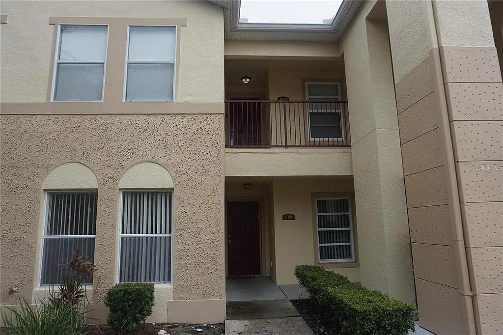 3 bed, 2.0 bath, 1202 sqft, $1,795 — Photo 2