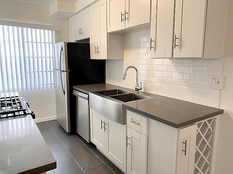 1026 N Genesee Ave #9 — Photo 12