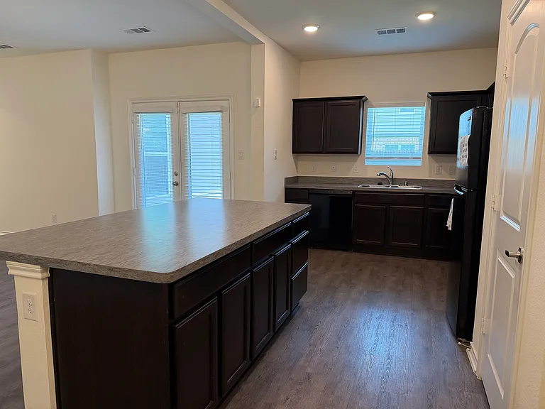 2237 Diamond Dr — Photo 8