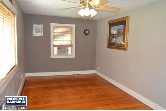 Living room has sunshine!