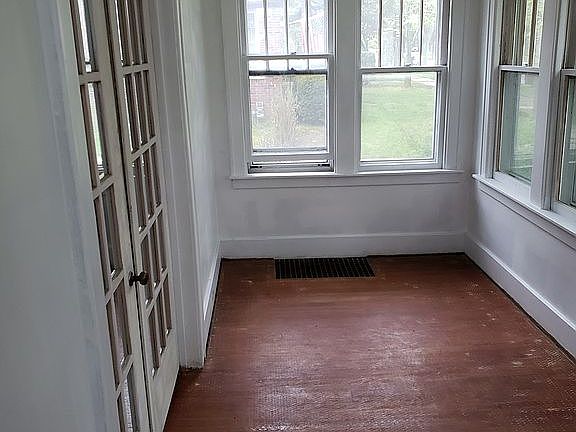 3rd image of 410 Saint Clair St