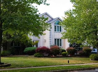 301 Cardinal Pl, Paramus, NJ 07652