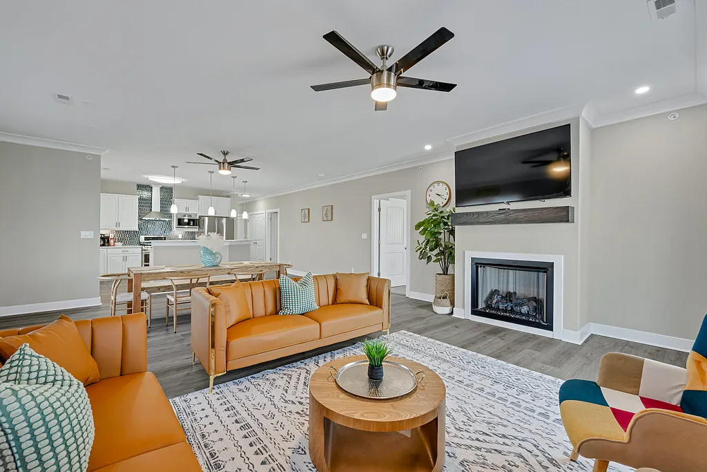 4 bed, 2.5 bath, 2027 sqft, $10,500 — Photo 3