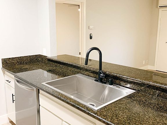 3rd image of 3909 Florida St #102