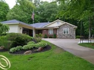 5618 Deerwood Ln, Commerce Township, MI