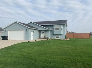 6260 Edgerly Ln, Bismarck, ND 58504