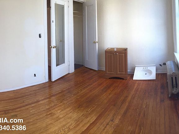 4th image of 2537 33rd St APT 3R