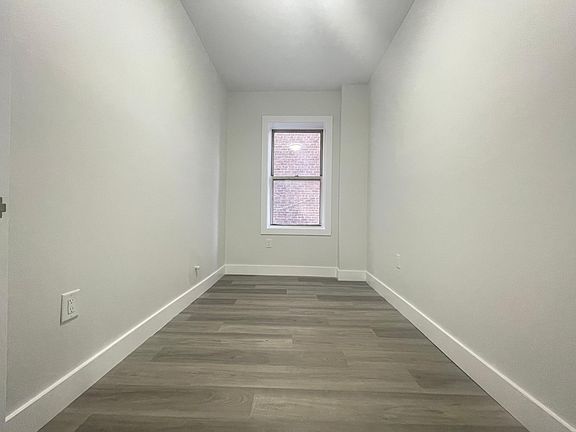 4th image of 9 Gifford Ave #15D