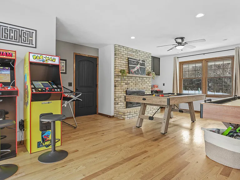 900 Woodview Dr — Photo 42