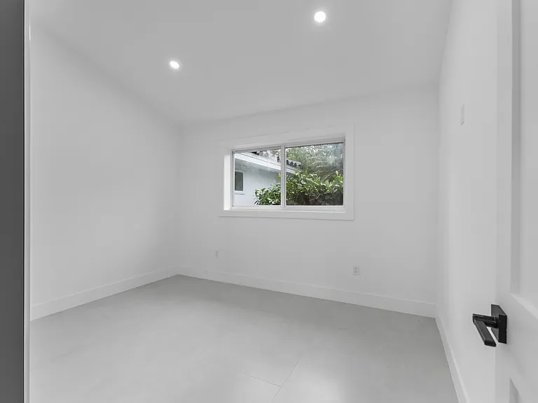 131 Toledo Way NE — Photo 24