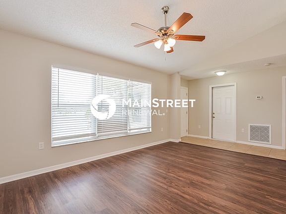 2nd image of 915 Leeward Dr