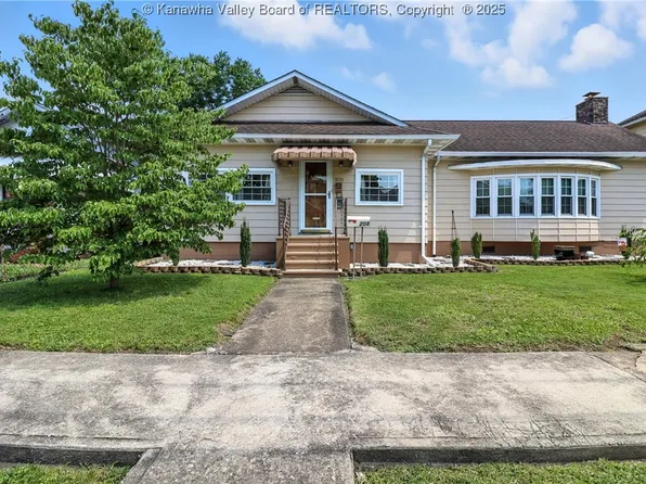 208 18th St, Dunbar, WV 25064