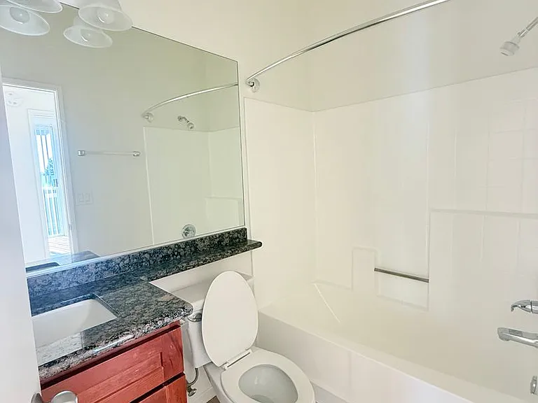Perfectly situated 2 bedroom and 2 bathroom ! — Photo 53