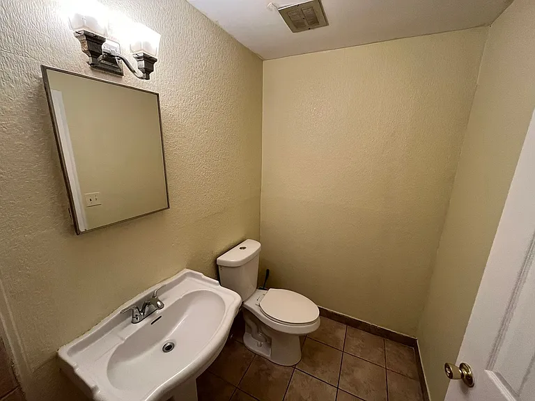951 Celia Dr — Photo 25