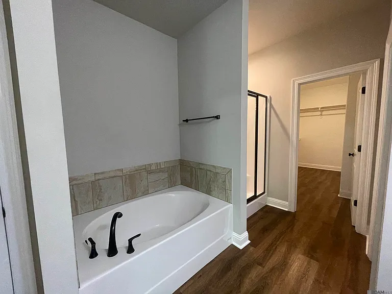 1303 Hickory Creek Dr — Photo 20