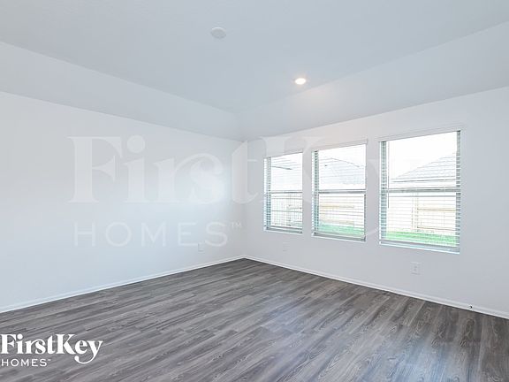 4th image of 18442 Summit Ranch Dr
