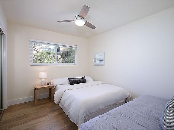 4th image of 511 1/2 Acacia Ave