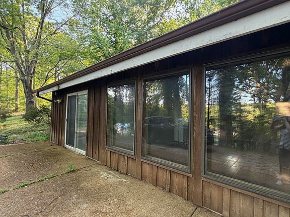 3rd image of 6504 Oak Dr