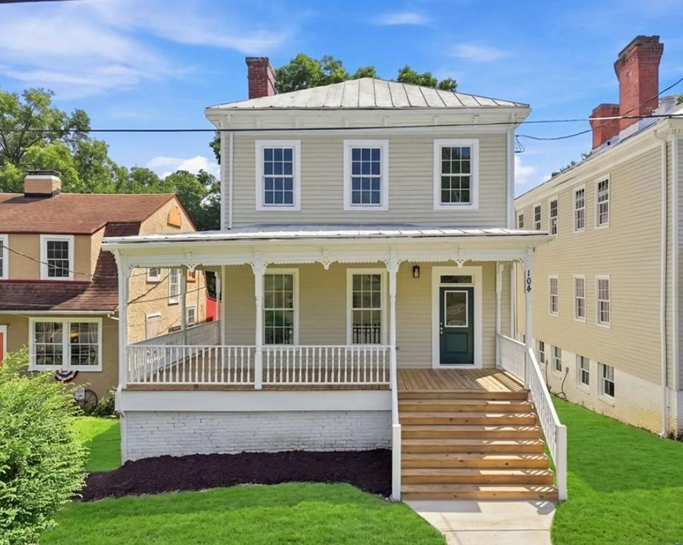 4 Bedroom, 3.5 Bath — Photo 1