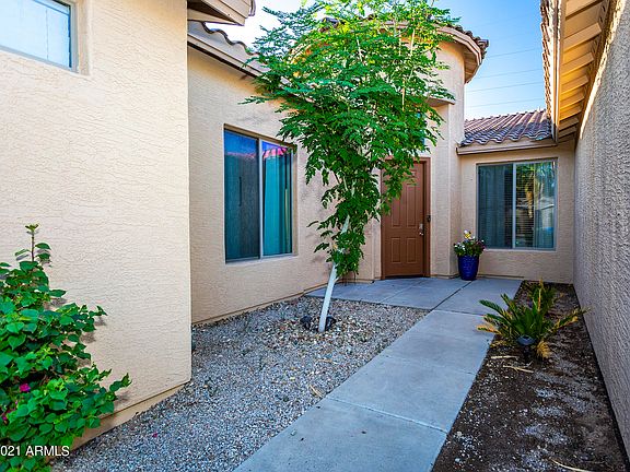 4th image of 2116 W Valencia Dr