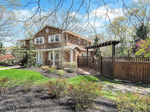 2nd image of 1 Country Squire Ct
