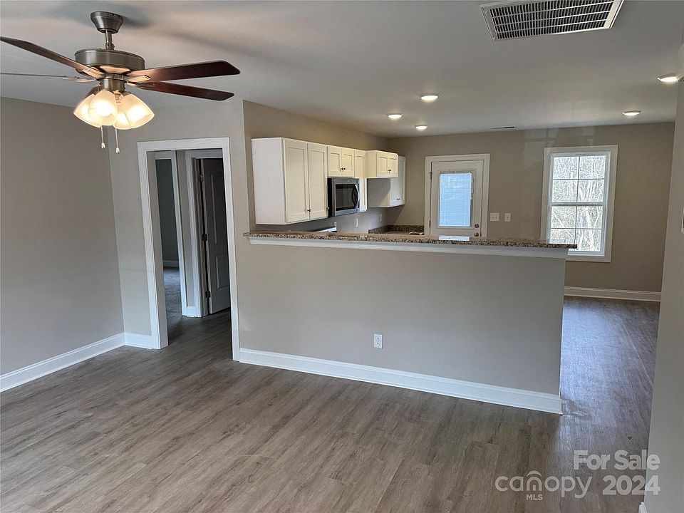 2nd image of 502 Rosemont Ave