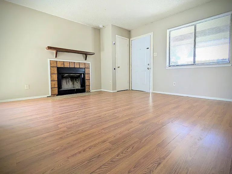 300 W Mescalero Rd #D — Photo 1