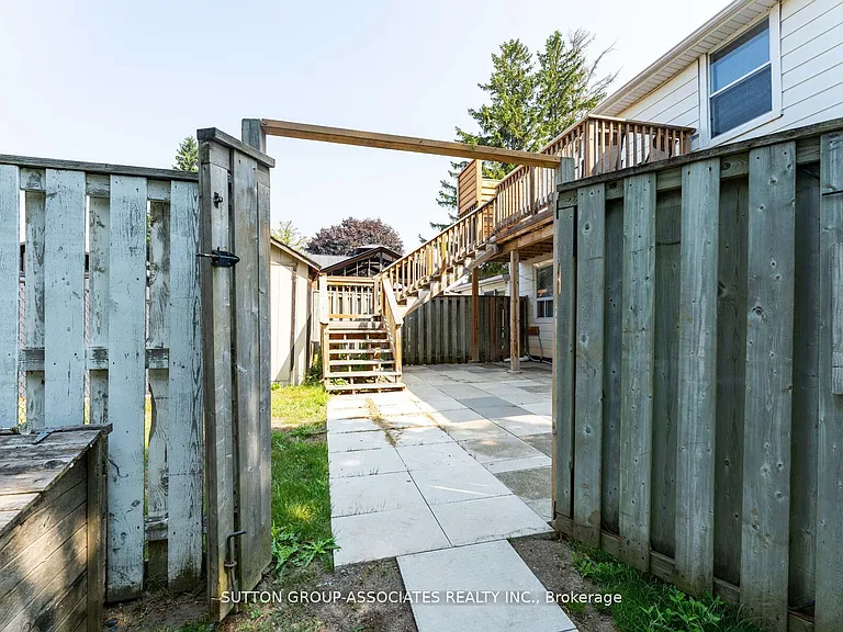 1610 Dundas St W #2 — Photo 26