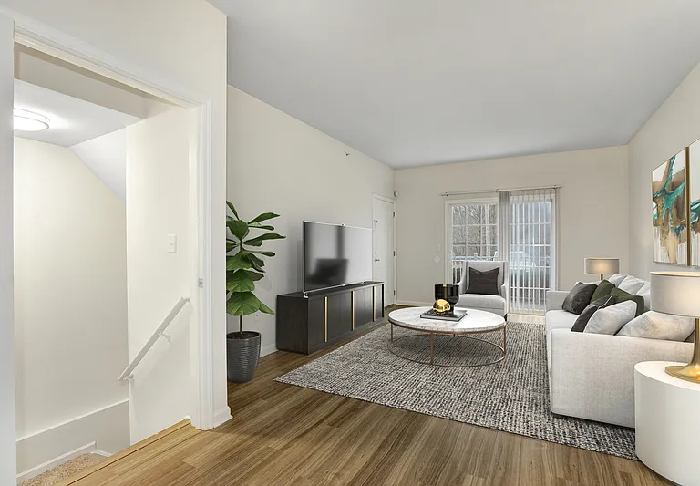 Green Hill Luxury Rentals — Photo 26