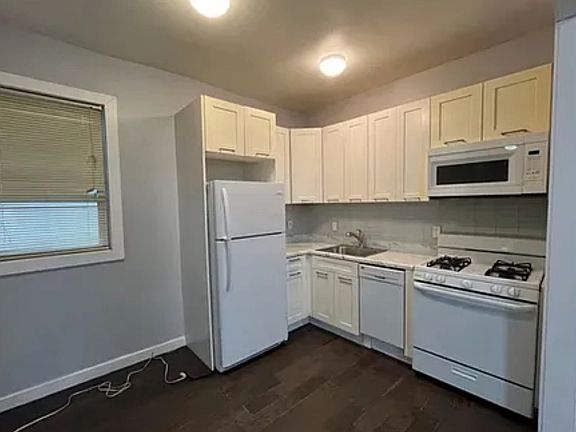 3rd image of 29 Bartholdi Ave #101