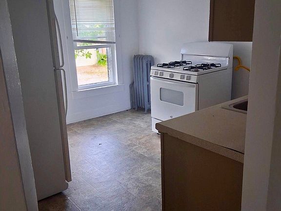 2nd image of 1035 Memorial Ave