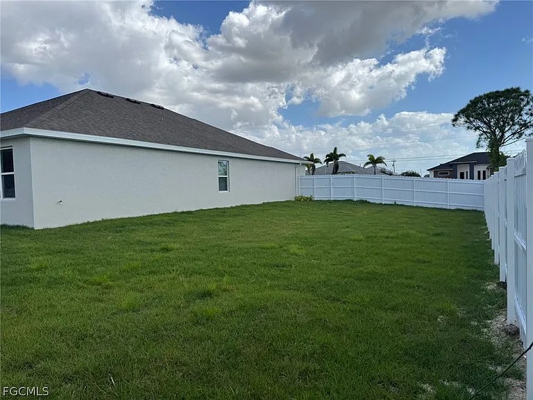 1621 NW 9th Ter — Photo 17