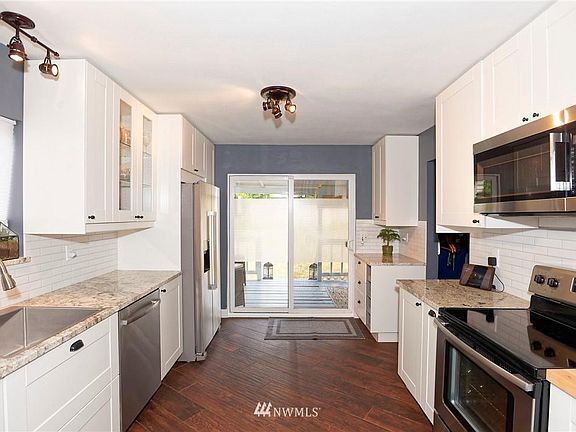 3rd image of 4044 E C St