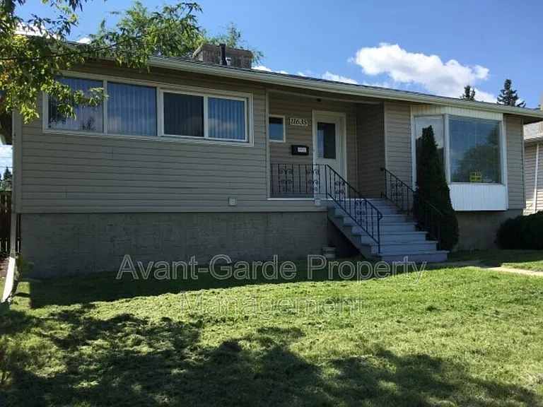 11635 111a Ave NW — Photo 1