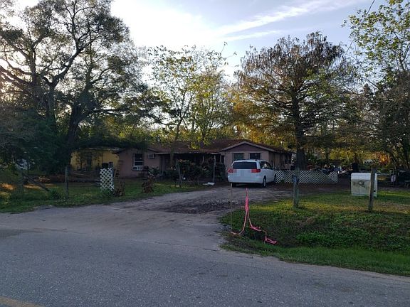 2nd image of 1039 SE Maple Dr